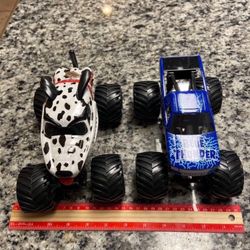 2 Monster trucks