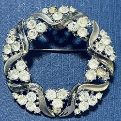 Vintage Trifari Clear Crystal Rhinestone Wreath Brooch/pin - 2.5”