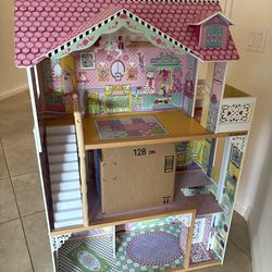 Dollhouse and Kitchen with accessories
