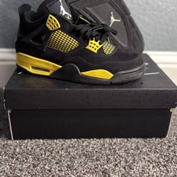 Jordan 4 Yellow thunder Size 9