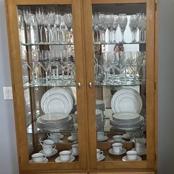 Ethan Allen - China cabinet / Nice storage