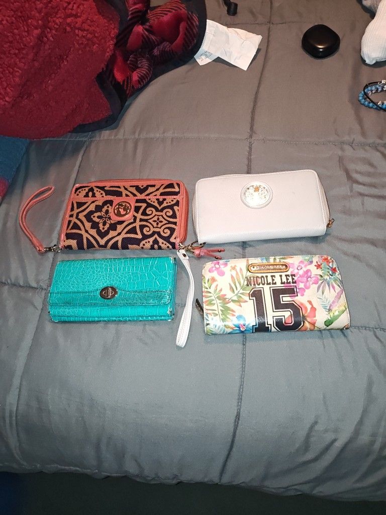 4 WALLETS