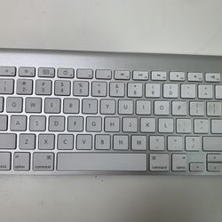 Apple Bluetooth Keyboard 