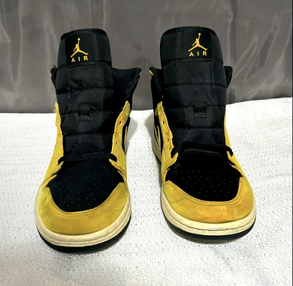 Jordan Air 1. Bumblebee Suede