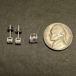 Jewelry Silver 925 / Cubic Zirconia Pendant and Cubic Zirconia Stud Earrings. 