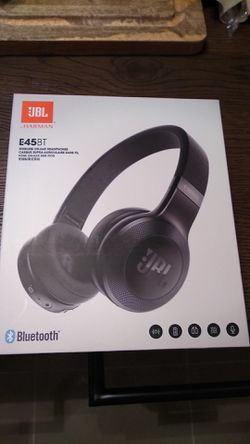 JBL wireless Bluetooth on ear headphones "brand new"