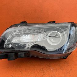 2017 - 2023 CHRYSLER 300 LEFT DRIVER HALOGEN HEADLIGHT W/ LED (contact info removed)9AA