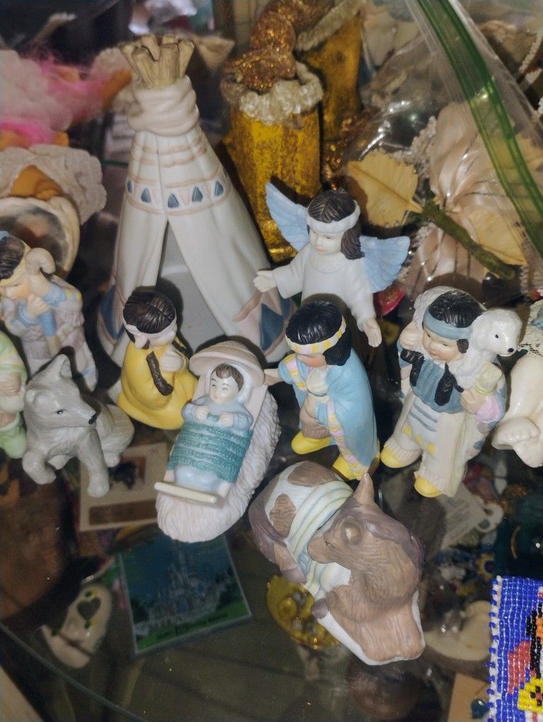 House Of Lloyd Native American Indian Nativity Set