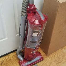 NEW SHARK VACUUM WITH ATTACHMENTS  , AMAZING SUCTION. , WORKS EXCELLENT   , IN THE BOX 