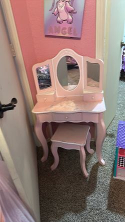 Little Girl Vanity $15