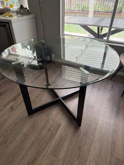 Round dining table 4f