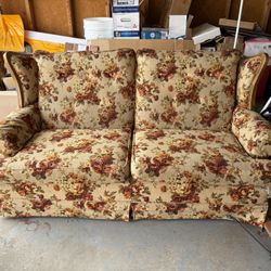 VINTAGE FLORAL SOFA