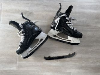 Bauer Supreme Size 4 Hockey Skates