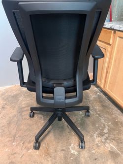 Vari Black Mesh Ergonomic Office Chair