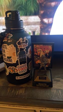 Brett farve small metal statue. Sports illustrated.