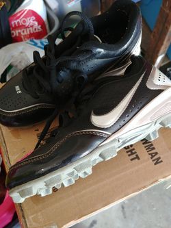 Boys nike cleats size 13