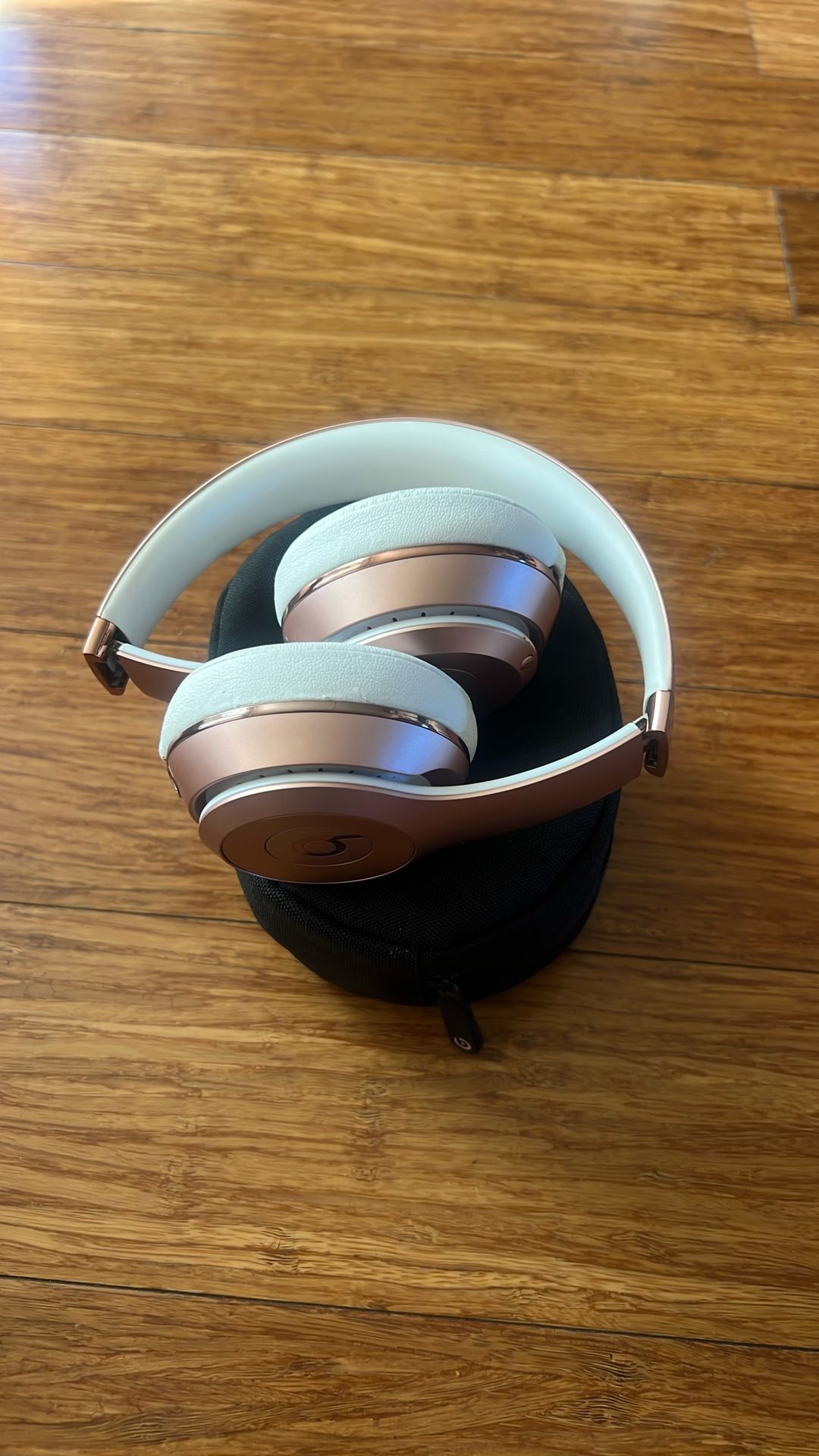 Beats by Dre Solo3 Wireless On-Ear Headphones Rose Gold Headphones And Case &charger 