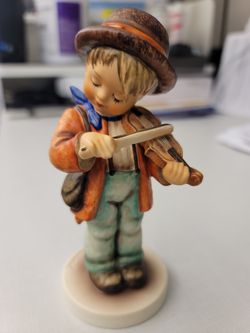 Hummel figurine Hum 2/0 Little Fiddler