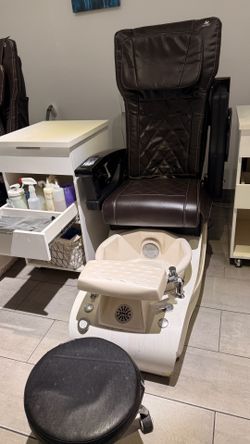 SPA TABLE AND CHAIR FOR SALE