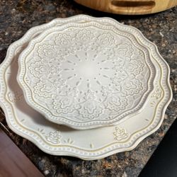 Pioneer Woman Plates 