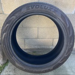 (1) Good 285/45R22 Tire