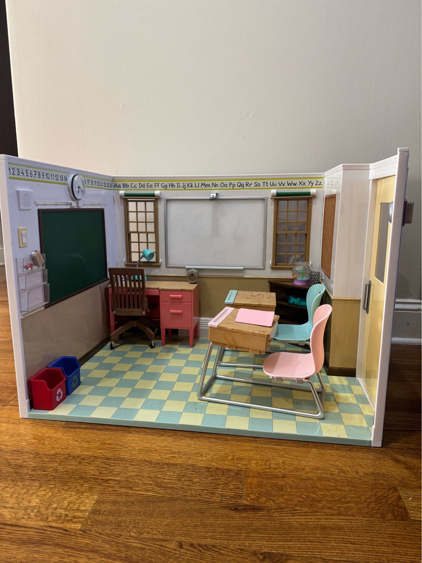 Premium Miniature Classroom Model – Fully Assembled & Highly Detailed