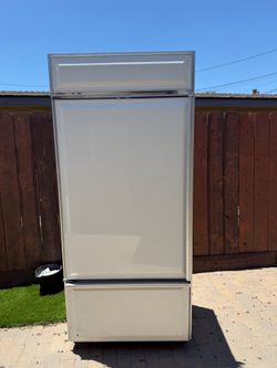 Sub Zero Refrigerator Model 550
