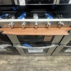Whirlpool Gas double Oven New 