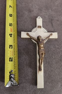 Vintage Crucifix with Bronze-Tone Corpus