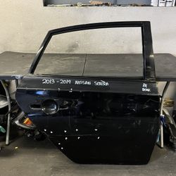 2013-2014-2015-2016-2017-2018-2019 NISSAN SENTRA RIGHT REAR DOOR OEM USED