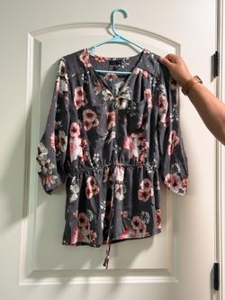 Tops and T-shirt for women. Size M to L, very good condition, no piling or torn or faded