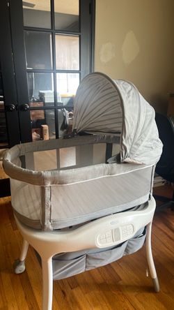 Graco Rocking Baby Bassinet with Wheels