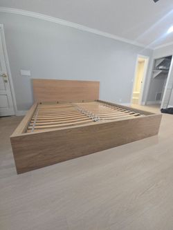 IKEA king size bed in excellent condition