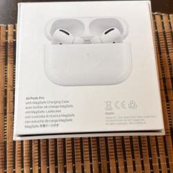 AirPods Pro MagSafe Charging Case