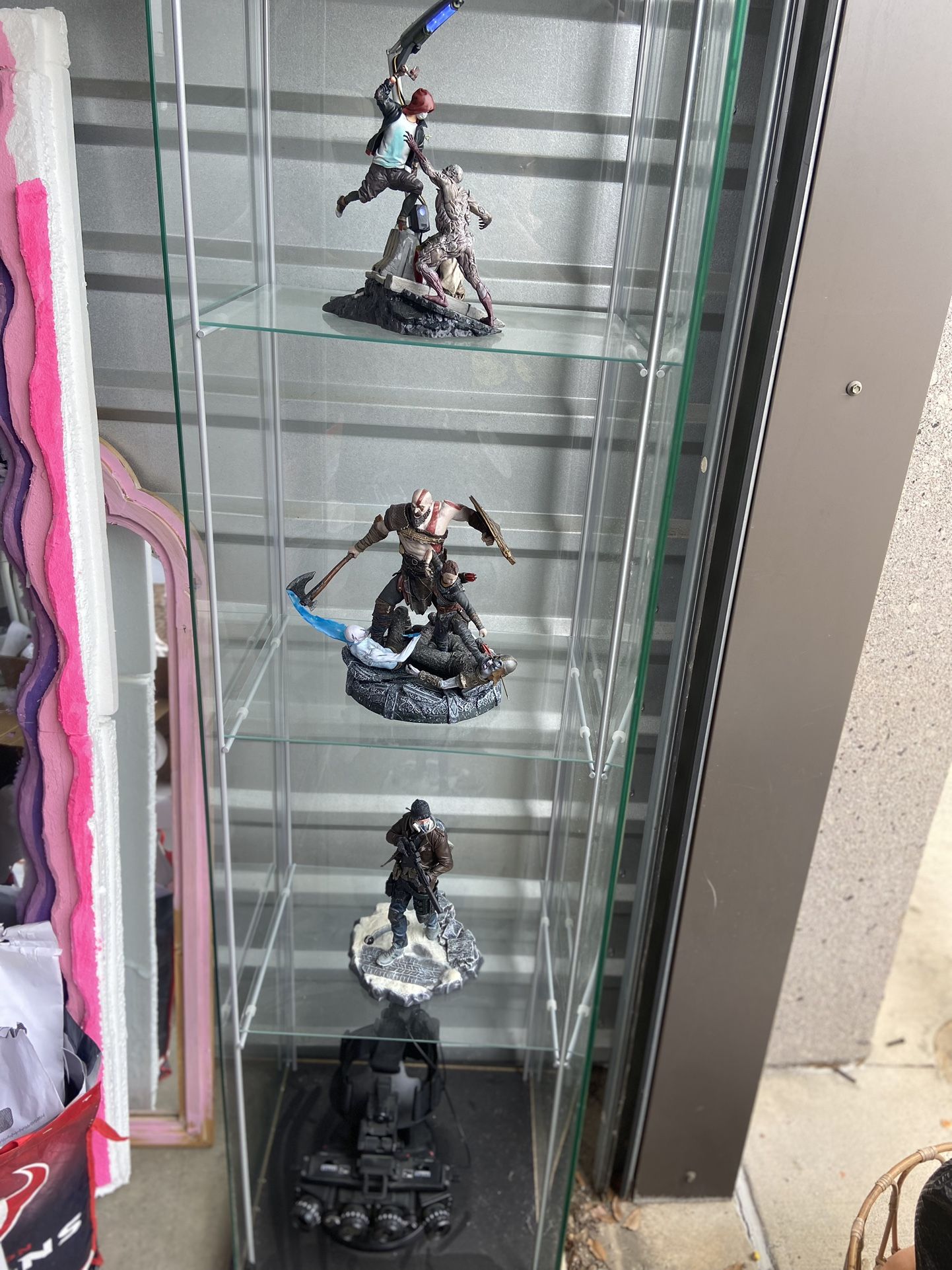 Gaming statues 