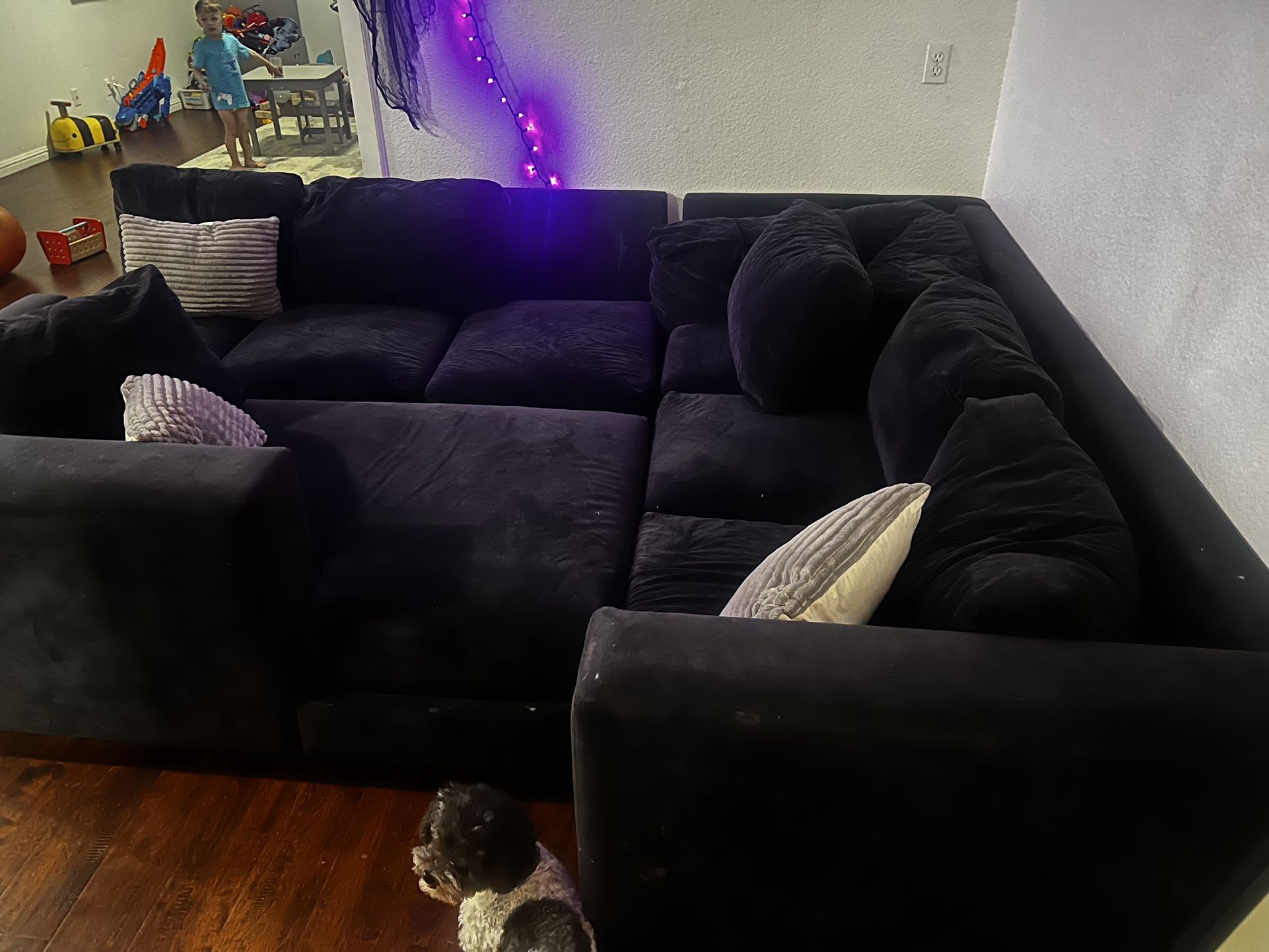 Black Sectional Couch With Pillows