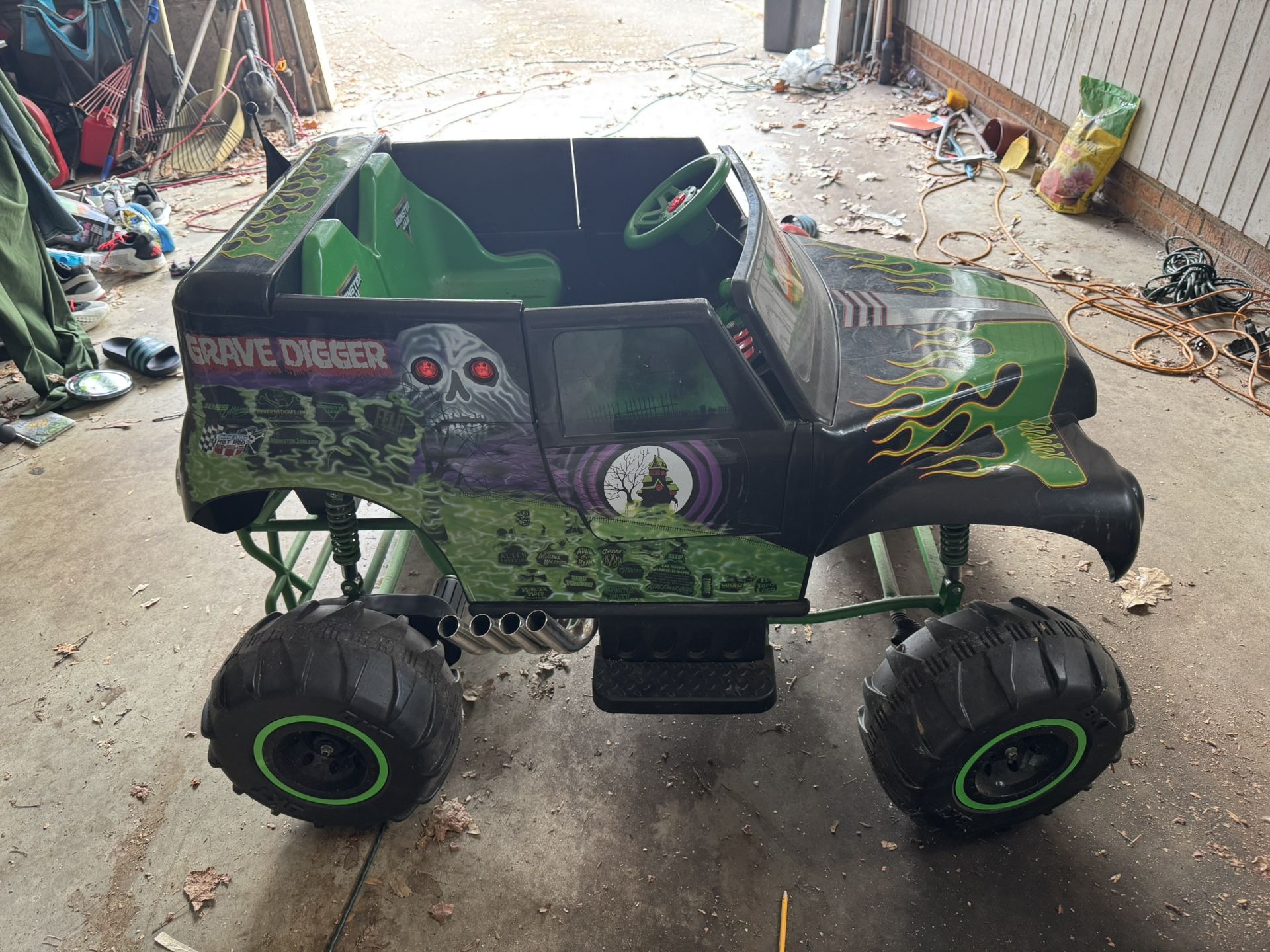 Grave Digger Power Wheel