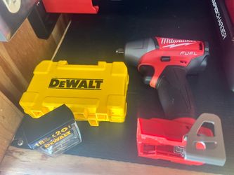 BRAND NEW 1 Milwaukee fuel M18 brushless 3/8 impact wrench / DeWalt Screwdriver bit set