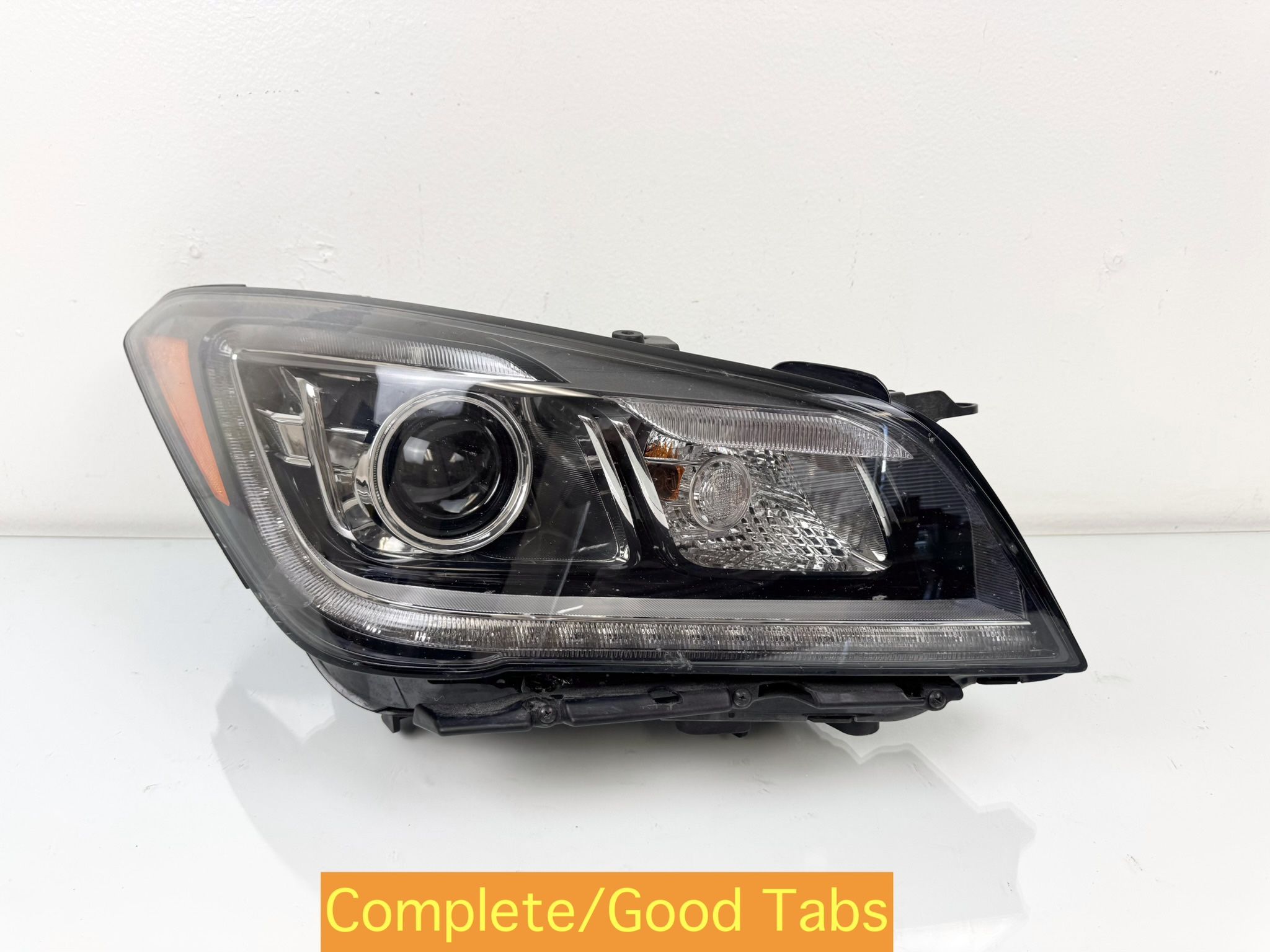 2017-2020 Hyundai Genesis G80 Headlight Xenon HID Right Passenger Side OEM