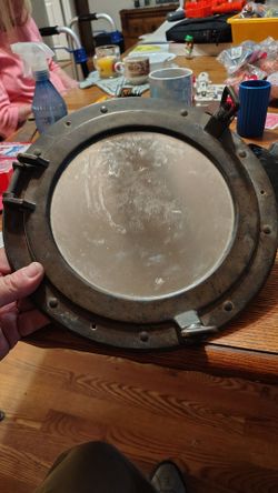 Porthole mirror