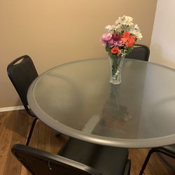 Dining/patio table with 4 chair
