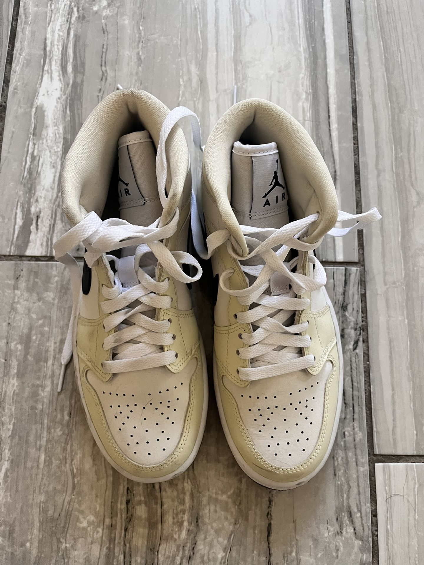 Coconut Milk Jordan 1 Mid