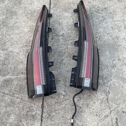 2015-2019 CADILLAC ESCALADE REAR RH and LT LIGHTS 