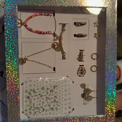 Macy's Jewelry Gift Set Twelve Days of Smiles Rings Holographic Necklace Earring, NIB