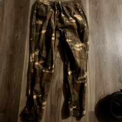 Cuffed cargo camo print sweat pants