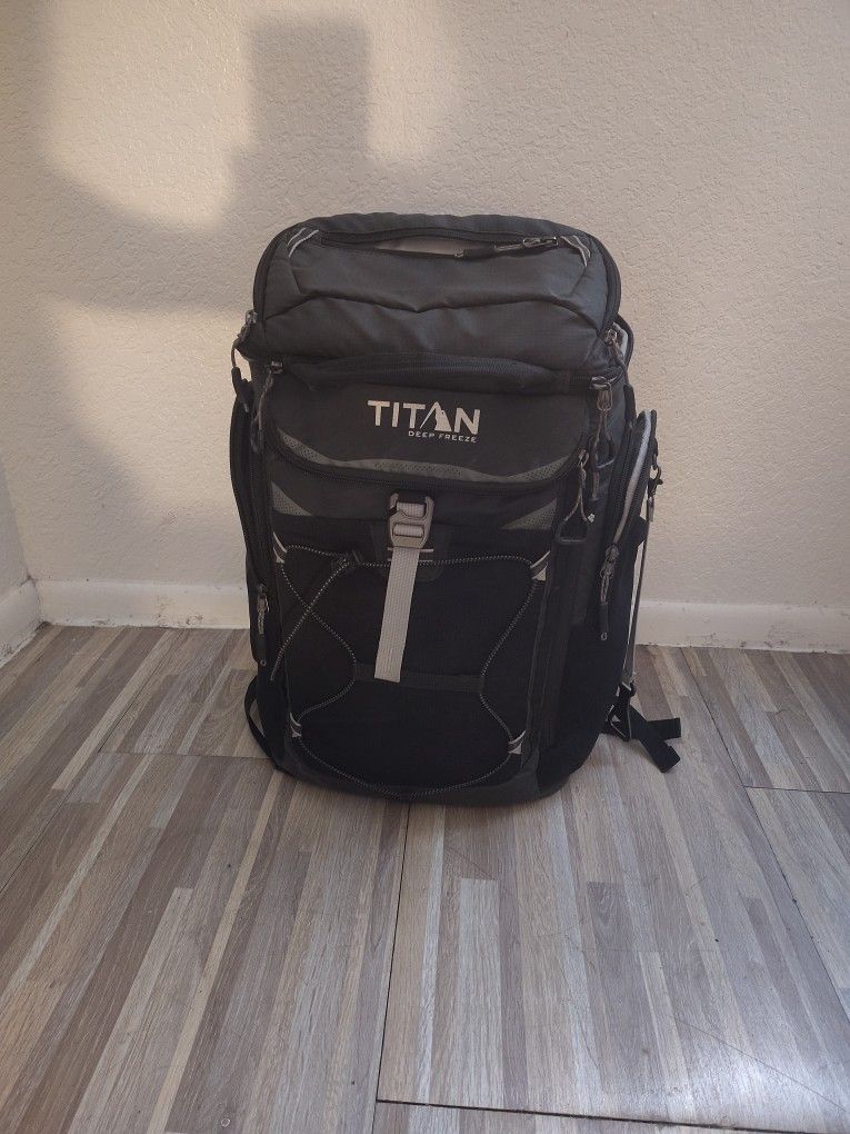 TITAN Deep Freeze Backpack Cooler