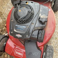  **BARELY USED** Toro Lawn Mower with Briggs & Stratton Engine – Keep Your Lawn Pristine!**