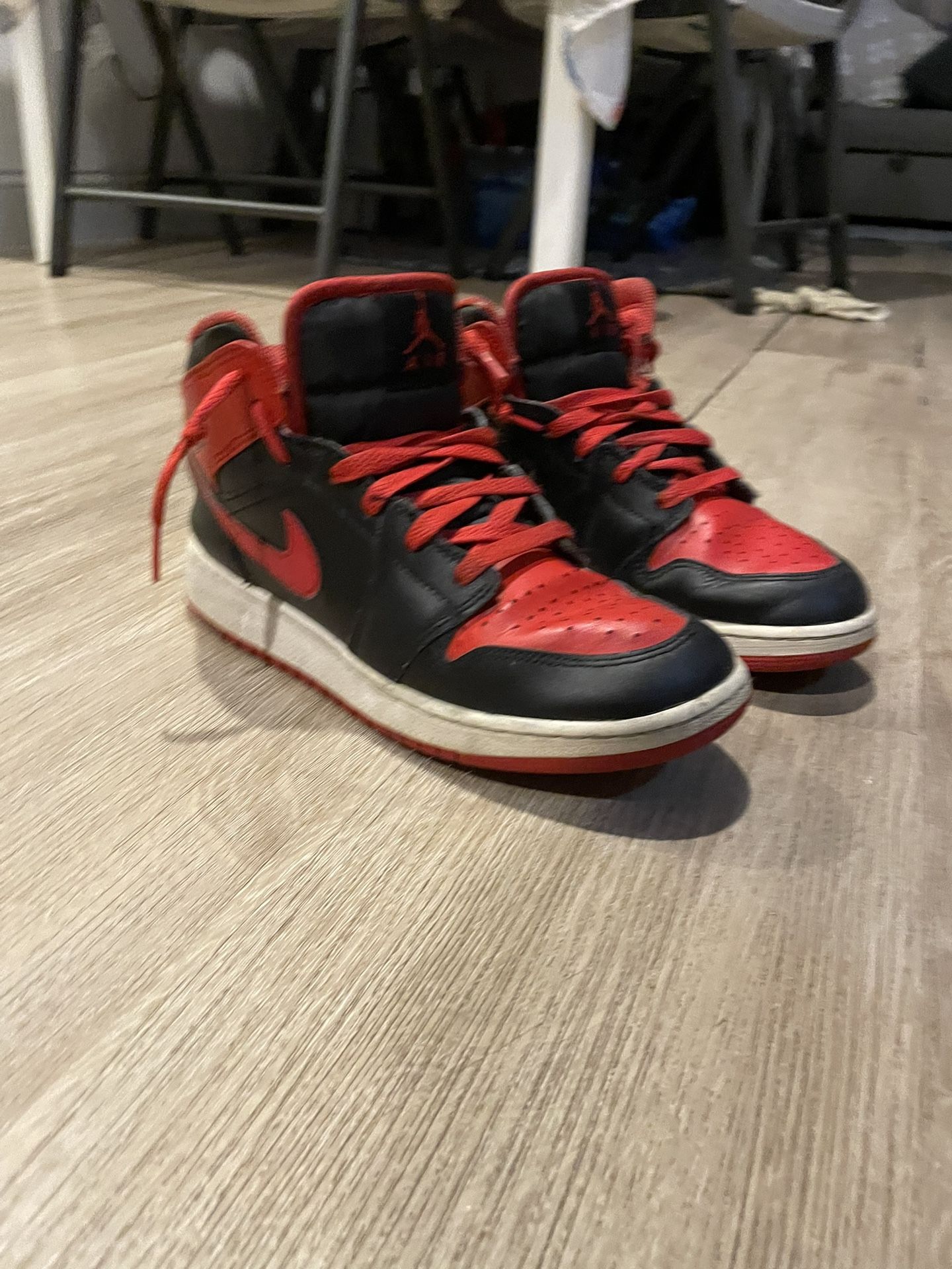 Jordan 1 Mid Top
