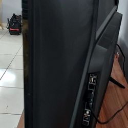 TCL ROKU TV 38wx22h