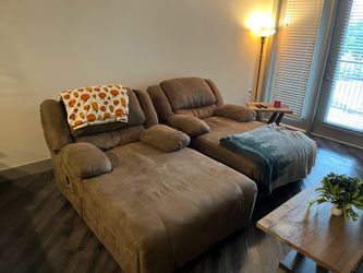 2 mint condition chase lounges